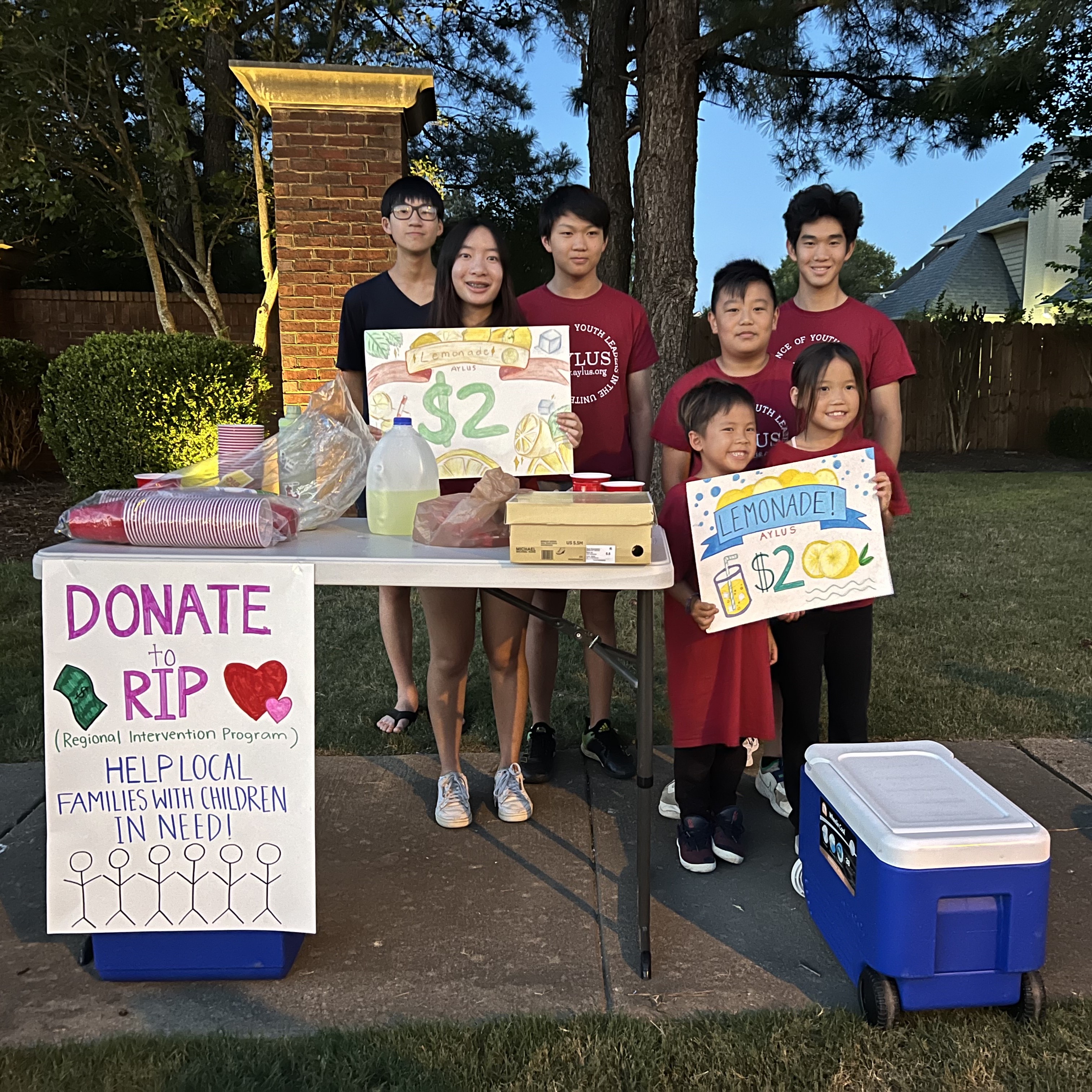 AYLUS Greater Memphis chapter fundraising with lemonade stand