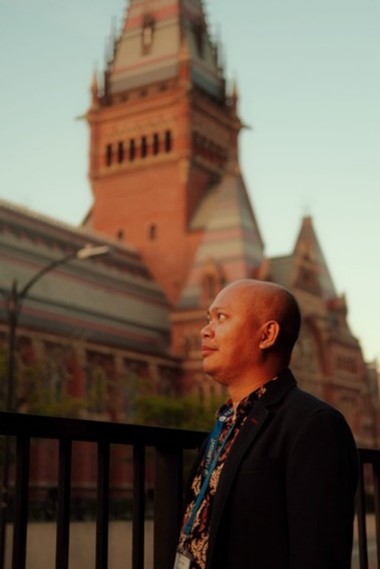 Frans Samosir in front of building